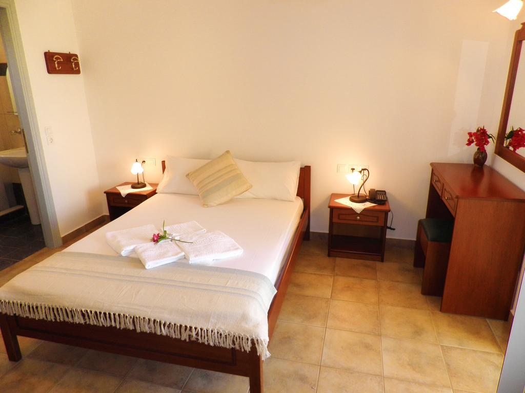 Giannikas Apartments Livadi  Bagian luar foto